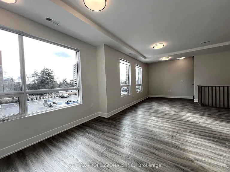 62 Dixfield Dr #102 — Photo 16