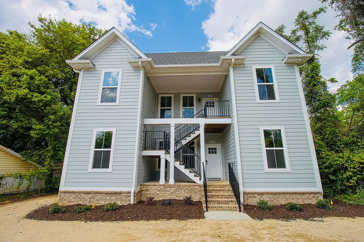 8 bed, 3400 sqft, $9,200 — Photo 1
