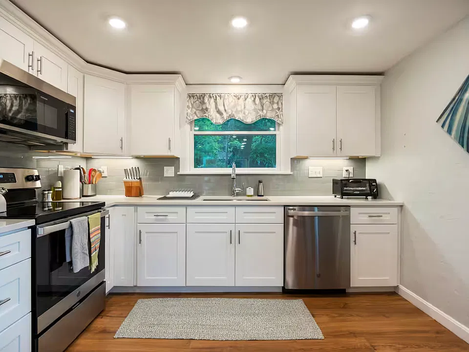 Fully equipped kitchen with modern appliances.