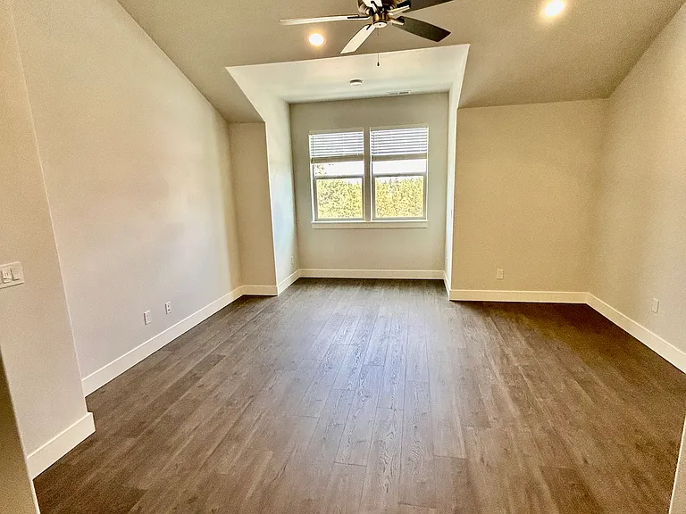 20494 NE Empire Ave — Photo 9