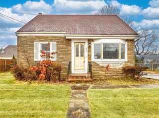 807 S Strong Ave, Copiague, NY 11726