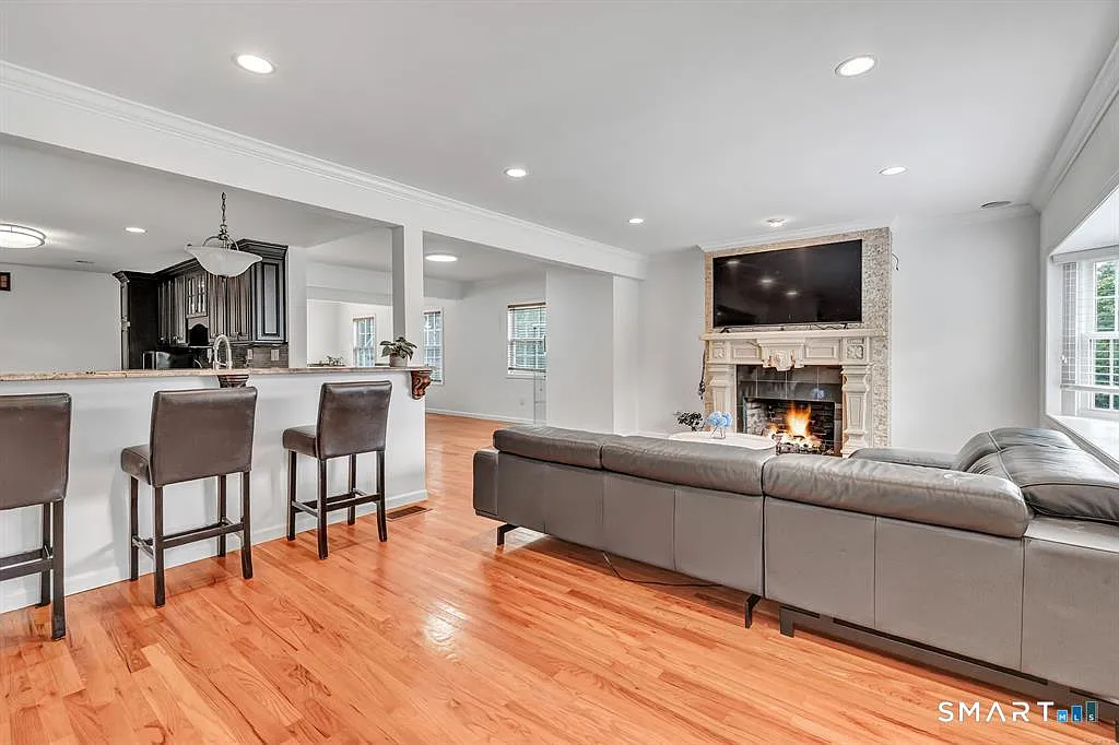 4 bed, 4.5 bath, 2775 sqft, $5,800 — Photo 4