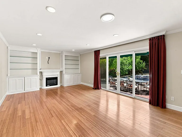 12445 Green Meadow Ln — Photo 30