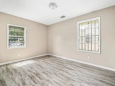 3 bed, 1326 sqft, $1,200 — Photo 3