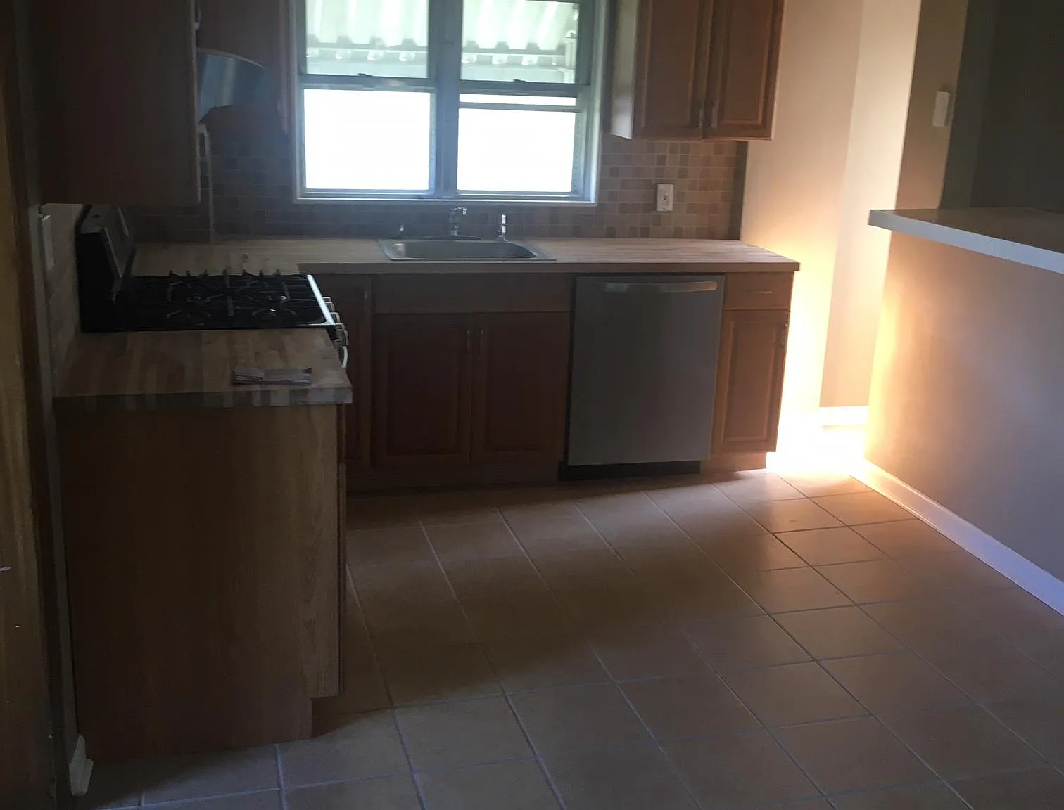 725 Hillside Ave — Photo 2