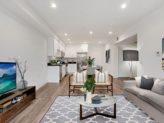 5th image of 15157 W Roscoe Blvd #509