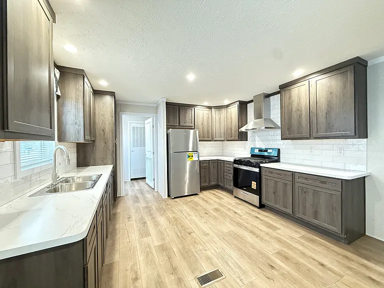 29800 Guilford Cir #253 — Photo 5