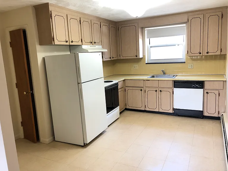 Lexington St Apartments — Photo 33