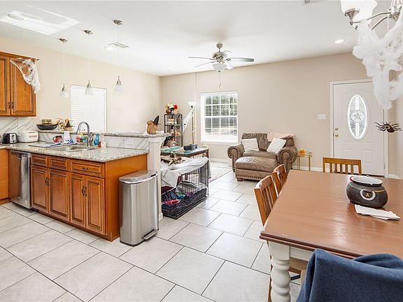 3rd image of 401 Live Oak St #A