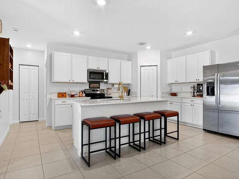 760 Carlyle Way — Photo 5