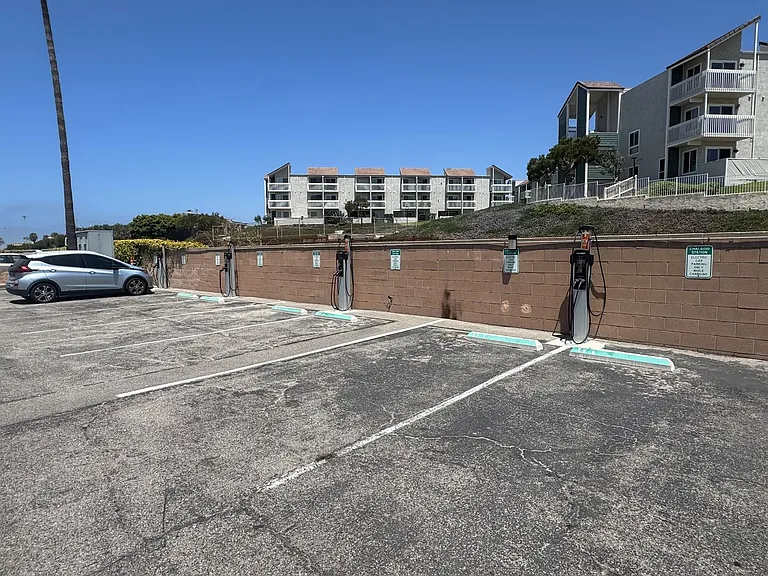 390 E Surfside Dr — Photo 36