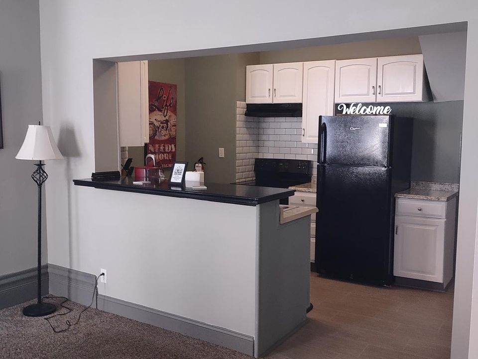 1st image of 3804 Franklin Ave #2