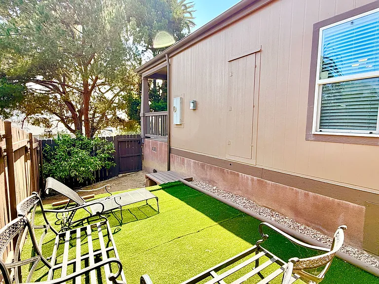 1727 S Hill Ave — Photo 14