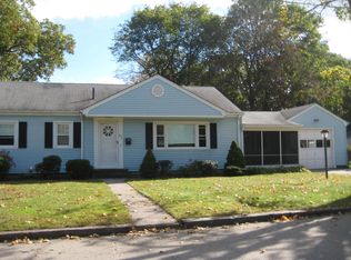 62 Freeman St, Warwick, RI 02886