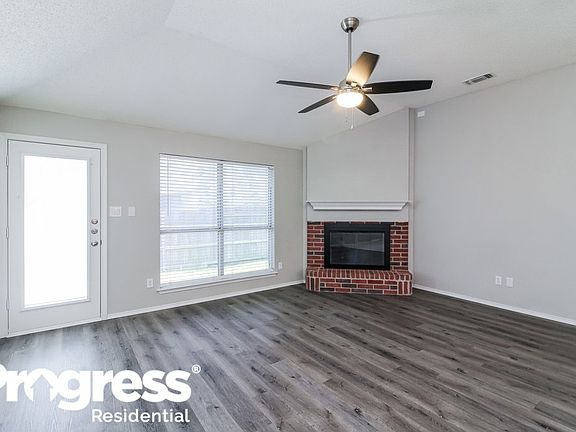 3rd image of 603 Wolcott Ln
