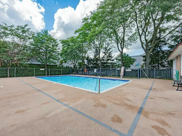 1330 Trowbridge Dr #19, Oshawa, ON L1G 7L1