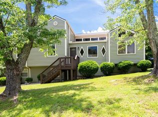 312 Castleair Dr NE, Kennesaw, GA 30144