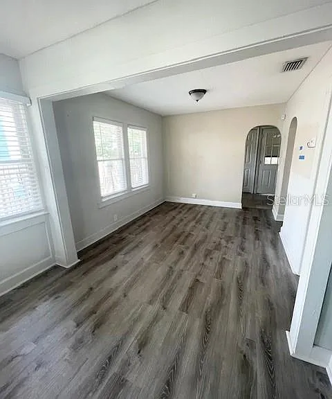 102 W Elm St — Photo 13