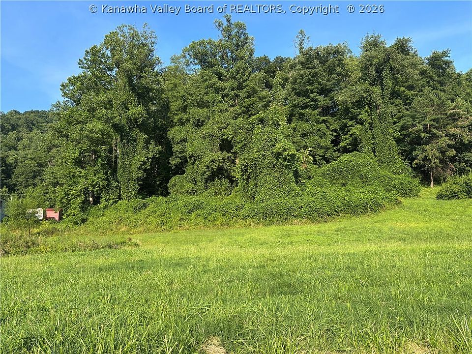 1st image of 32 Wintergreen Ln