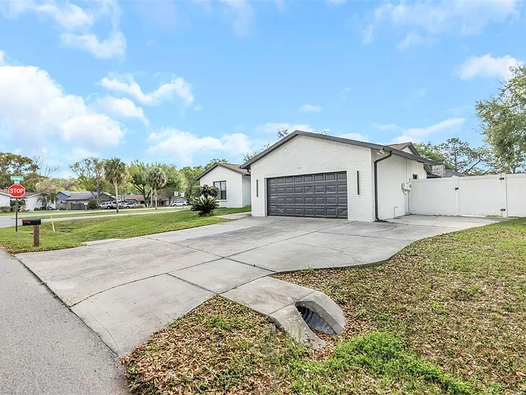 4030 Fieldgreen Pl — Photo 2