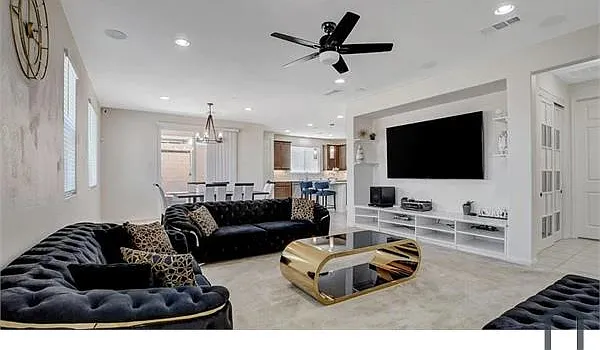 4 bed, 2409 sqft, $3,000 — Photo 3