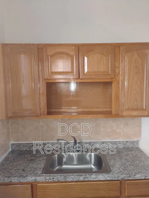 3 bed, 1.0 bath, $1,700 — Photo 2