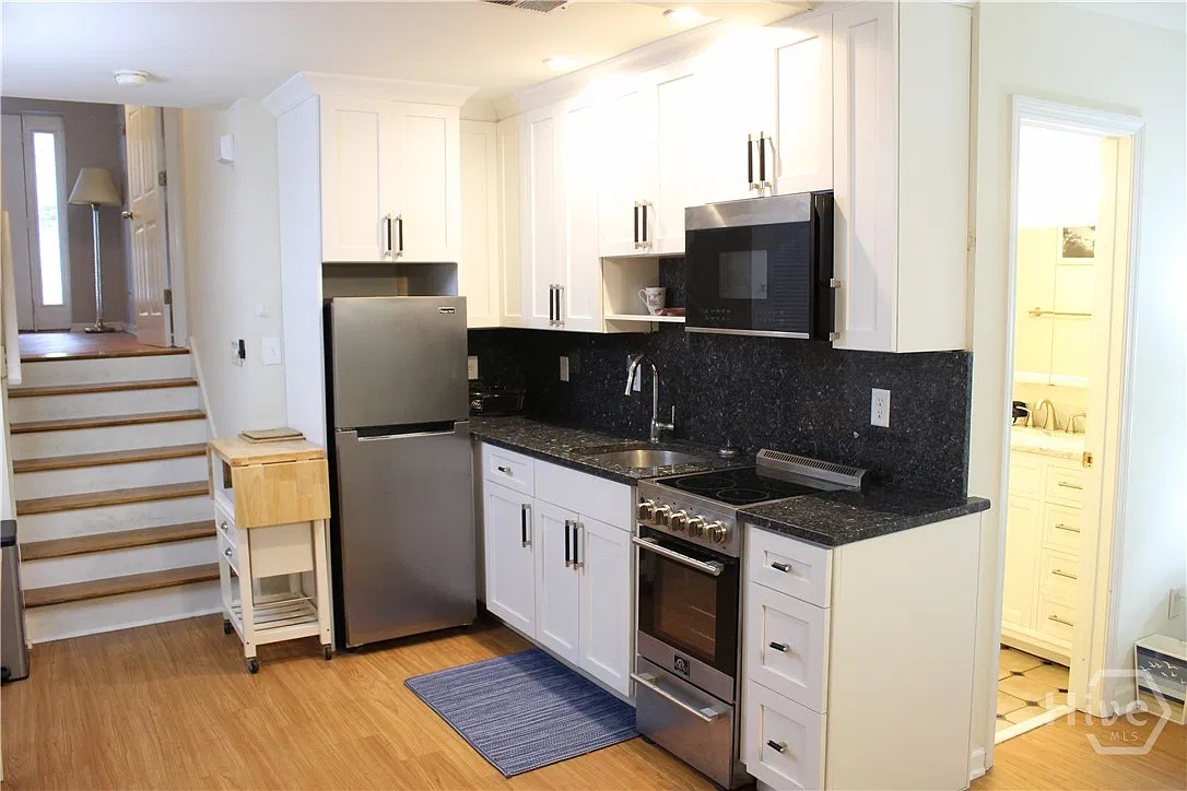 1 bed, 1.0 bath, 1894 sqft, $1,550 — Photo 4