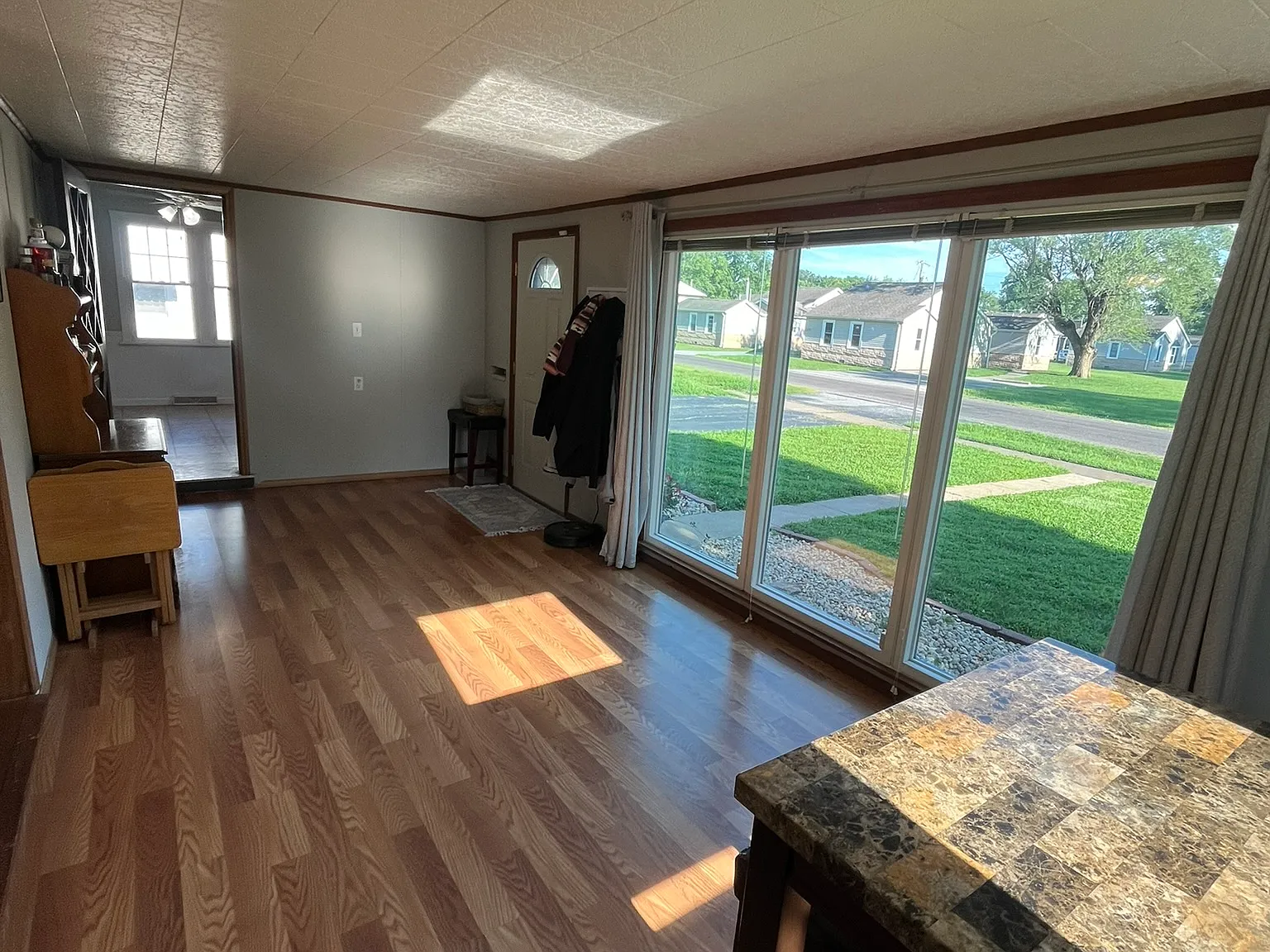 2 bed, 1584 sqft, $1,900 — Photo 2