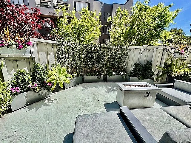 150 Lombard St APT 101 photo 1