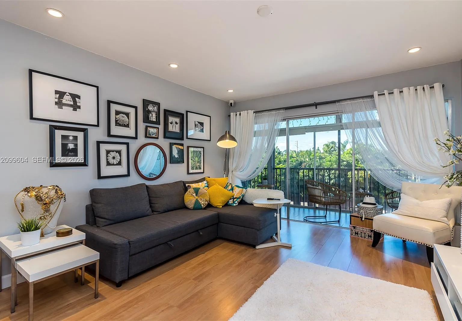 Chateau Terese Condo — Photo 2