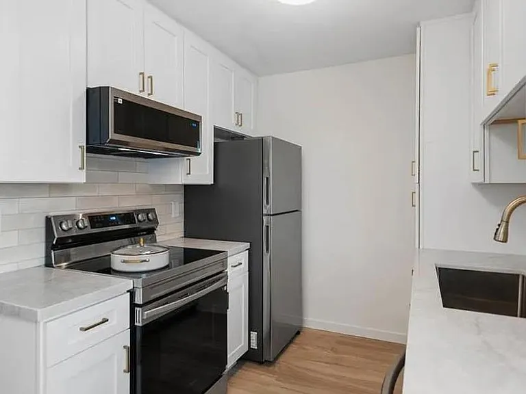 3825 Van Dyke Ave #3 — Photo 9