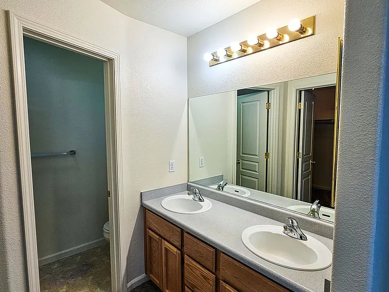 971 Paramount Way — Photo 13
