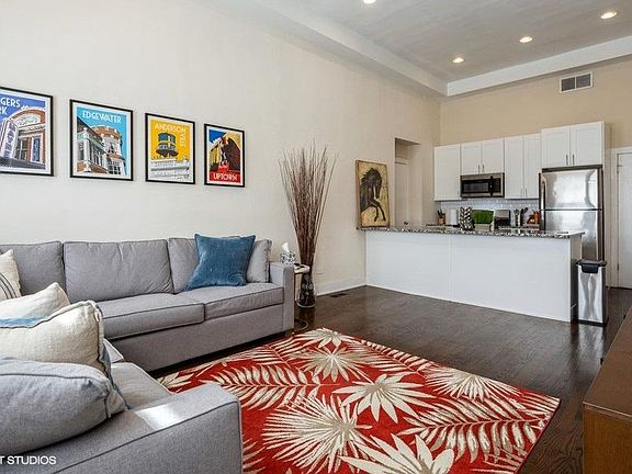 3rd image of 1614 W Leland Ave APT 1F