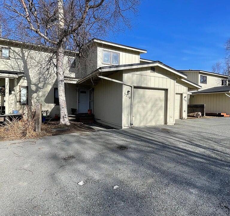 2nd image of 3210 Eastgate Pl