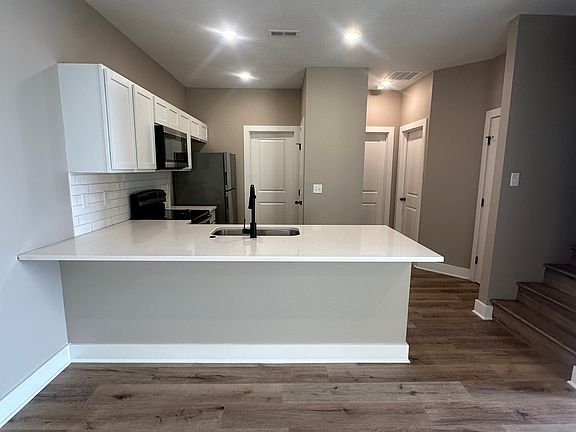 3rd image of 4454 N Sandplum St