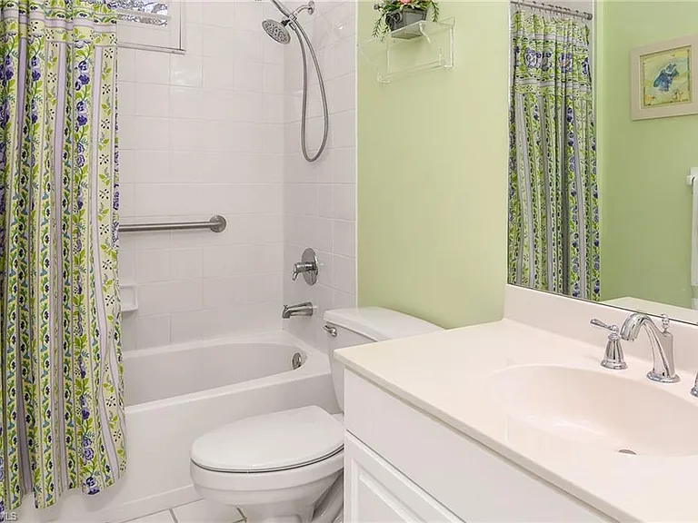 1000 L Ambiance Cir #201 — Photo 15