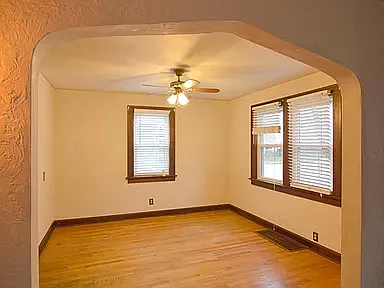 903 E Washington St — Photo 3