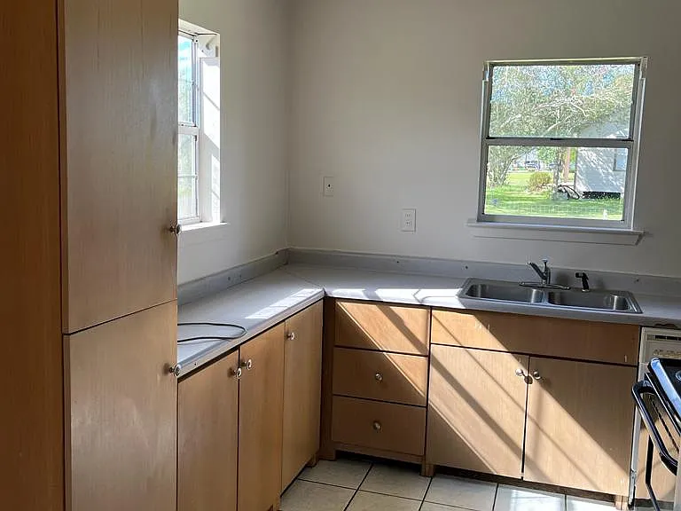 455 Orange Loop — Photo 3