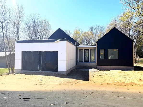 2735 Pilgrim Ln N, Plymouth, MN 55441