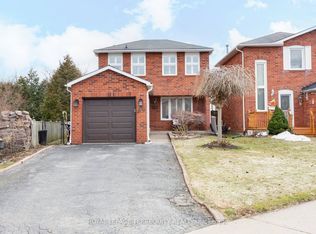 630 Sultana Sq, Pickering, ON L1V 3Y3