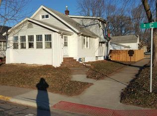 733 S 8th St, Clinton, IA 52732