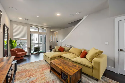 2401 Crawford St Photo 1