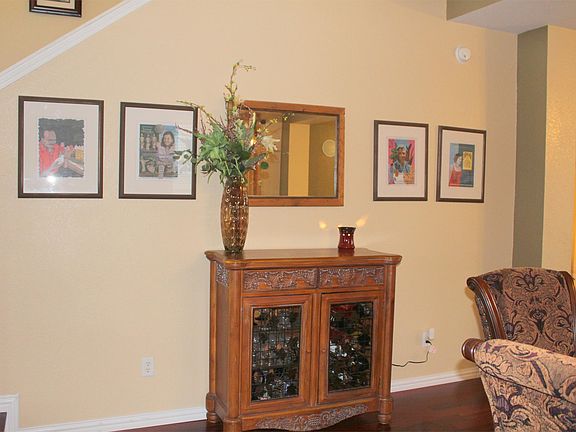 239 Lottie--Living Area