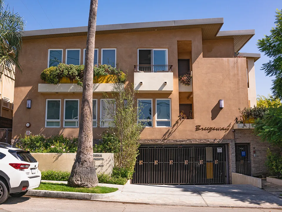 2020 Dracena Dr #22