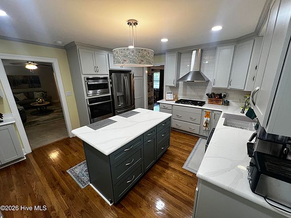 3rd image of 804 Raleigh Road Parkway W