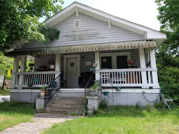 1701 Elwood Ave, Greensboro, NC 27403