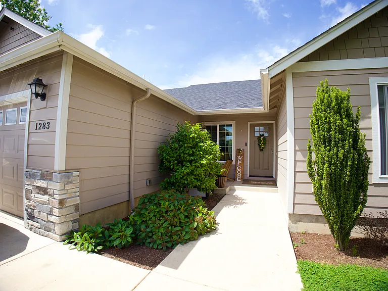 1283 Hazelnut Ct — Photo 24