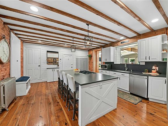 5th image of 222 Bastian Ln