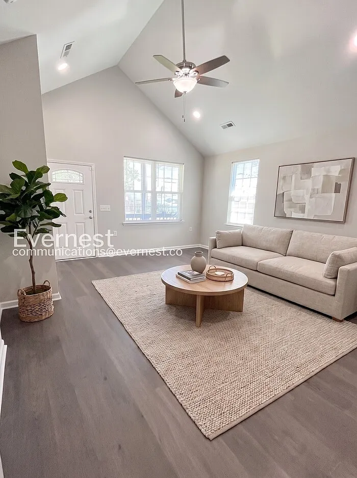 3 bed, 2.0 bath, 1200 sqft, $1,595 — Photo 4