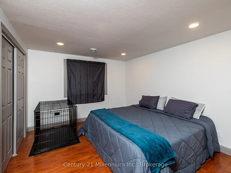 413 Queen St S #B — Photo 15